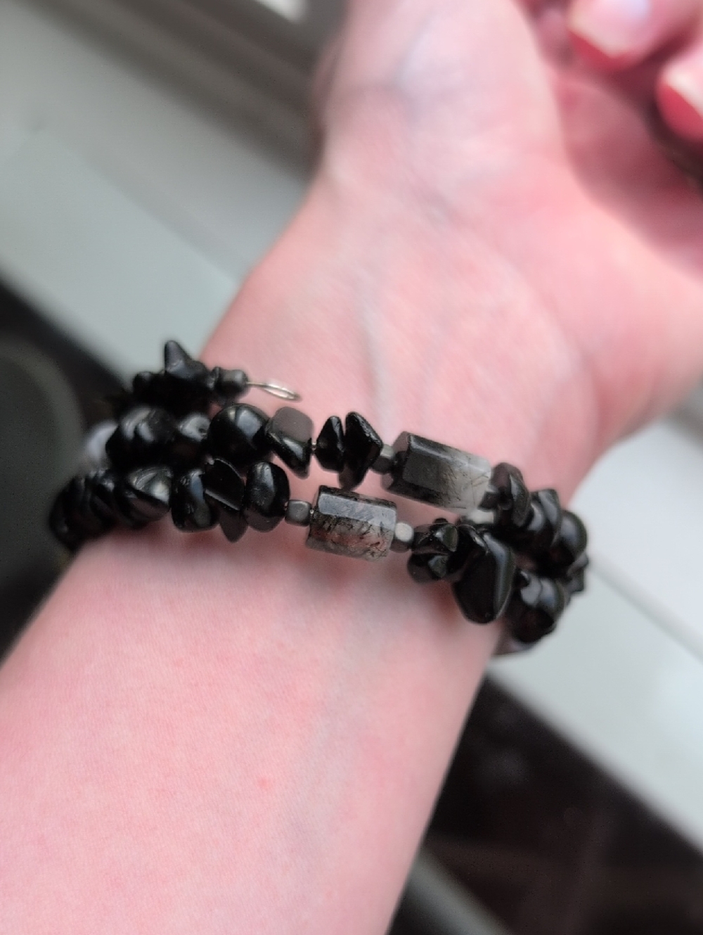Black and White Quartz  And Obsidian Beaded Memory Wire Bracelet - Picture 2 of 5